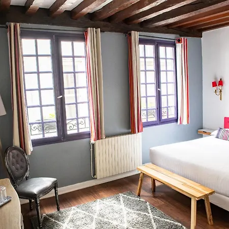 Le Port Neuf Hotel
