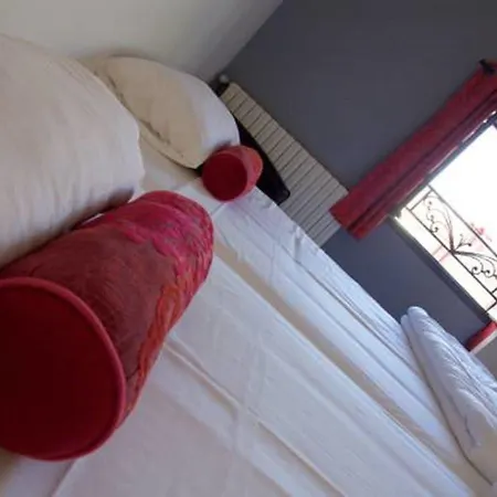 Le Port Neuf Hotel 2*