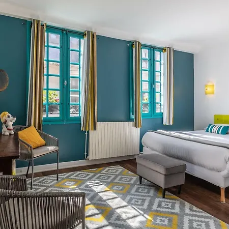 Le Port Neuf Hotel 2*