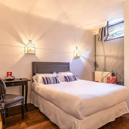 Le Port Neuf Hotel