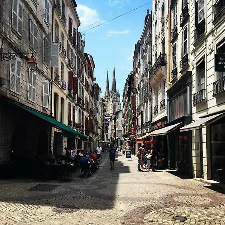 Le Port Neuf Hotel 2*