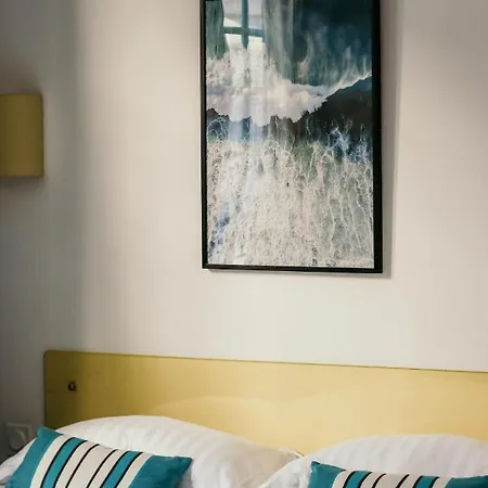 Le Port Neuf Hotel 2*