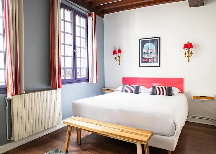 Le Port Neuf 2* Bayonne