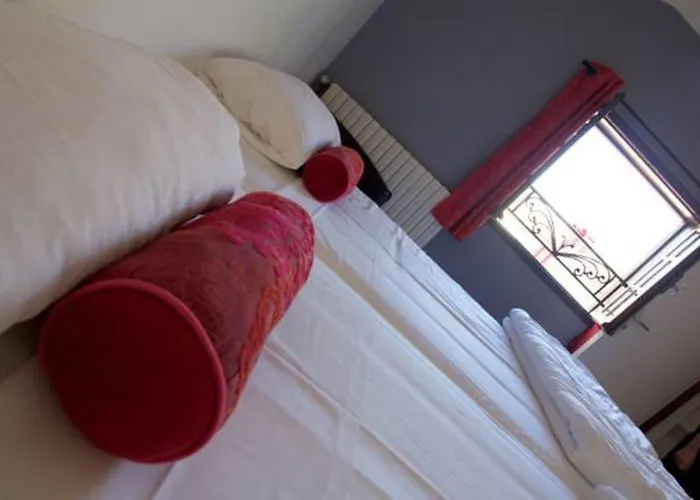 Le Port Neuf Hotel 2*