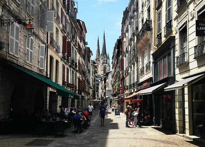 Le Port Neuf Hotel 2*