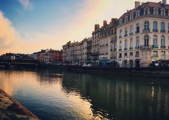 Hotel Le Port Neuf Bayonne