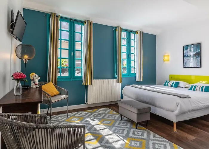 Le Port Neuf Hotel 2*